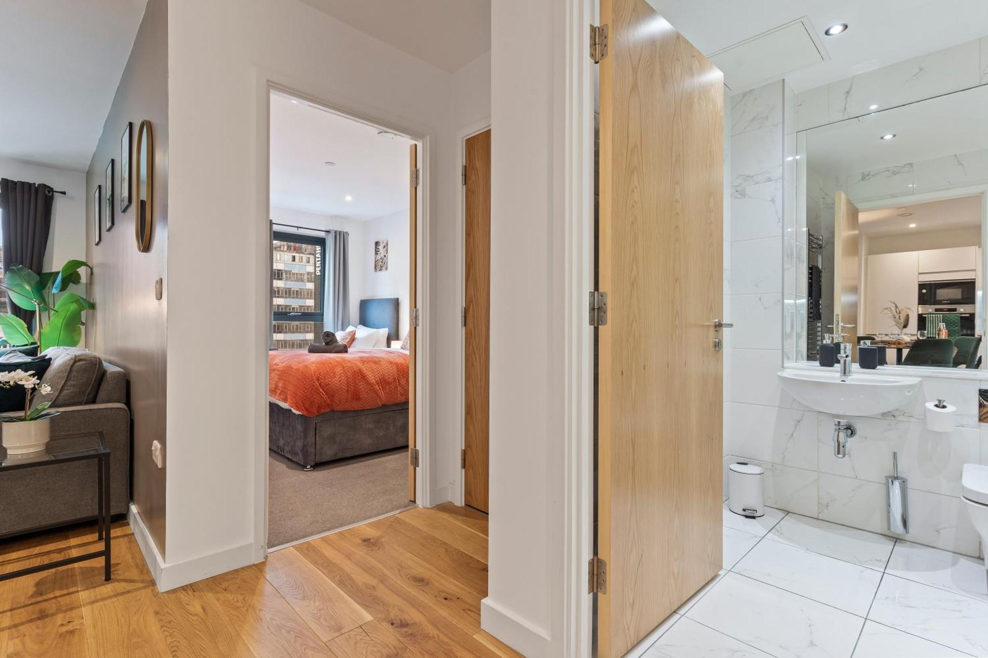 Shanti Suite - 2Bed 2Bath City Centre - Wifi - Netflix- Parking- Modern- Perfect For Family, Contractors, Leisure, Business By Shanti Nights เบอร์มิงแฮม ภายนอก รูปภาพ